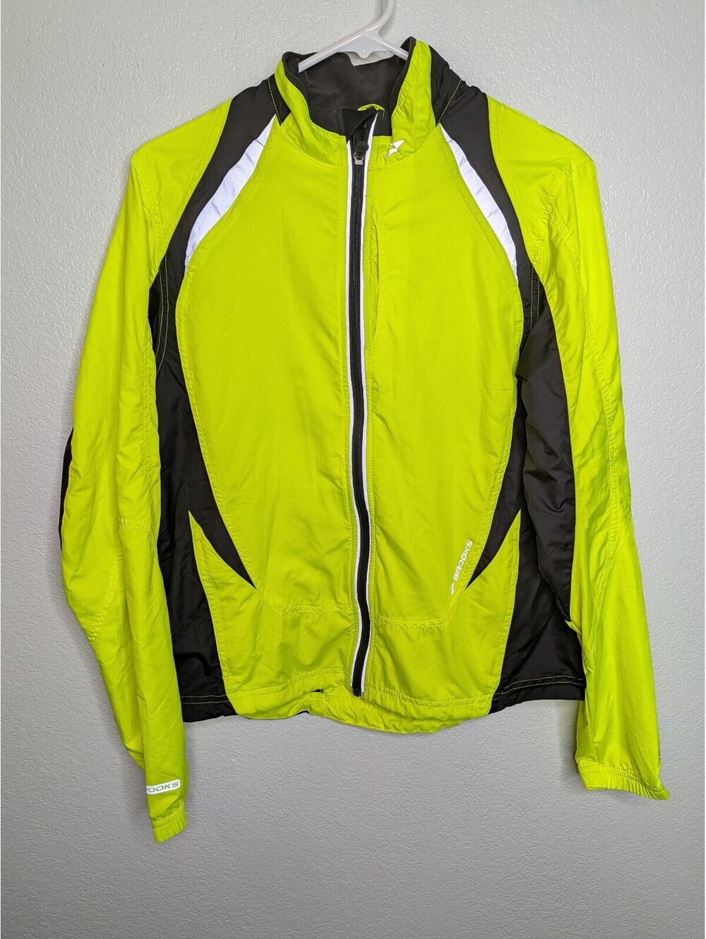Brooks Women’s Medium Shelter Running Jacket Neon Yellow Black Windbreaker